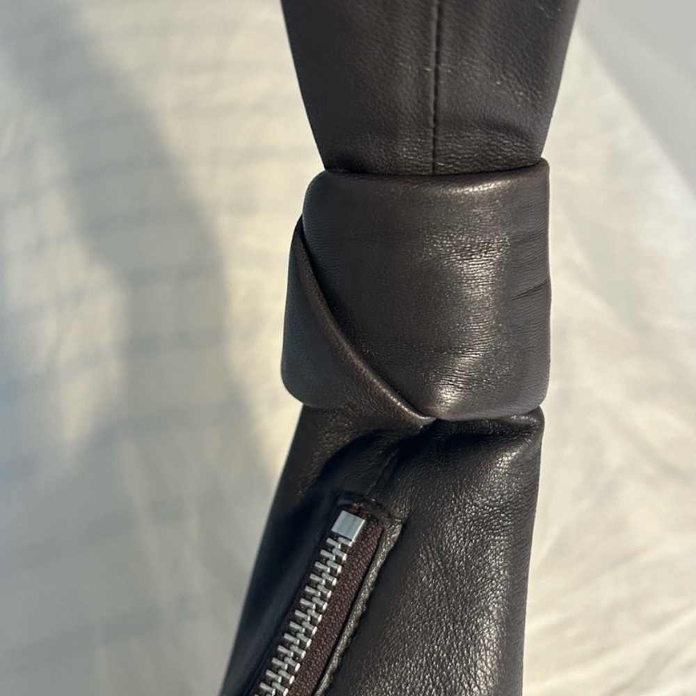 Lemaire Stylish Black Leather Sling Bag - Picture 3 of 6